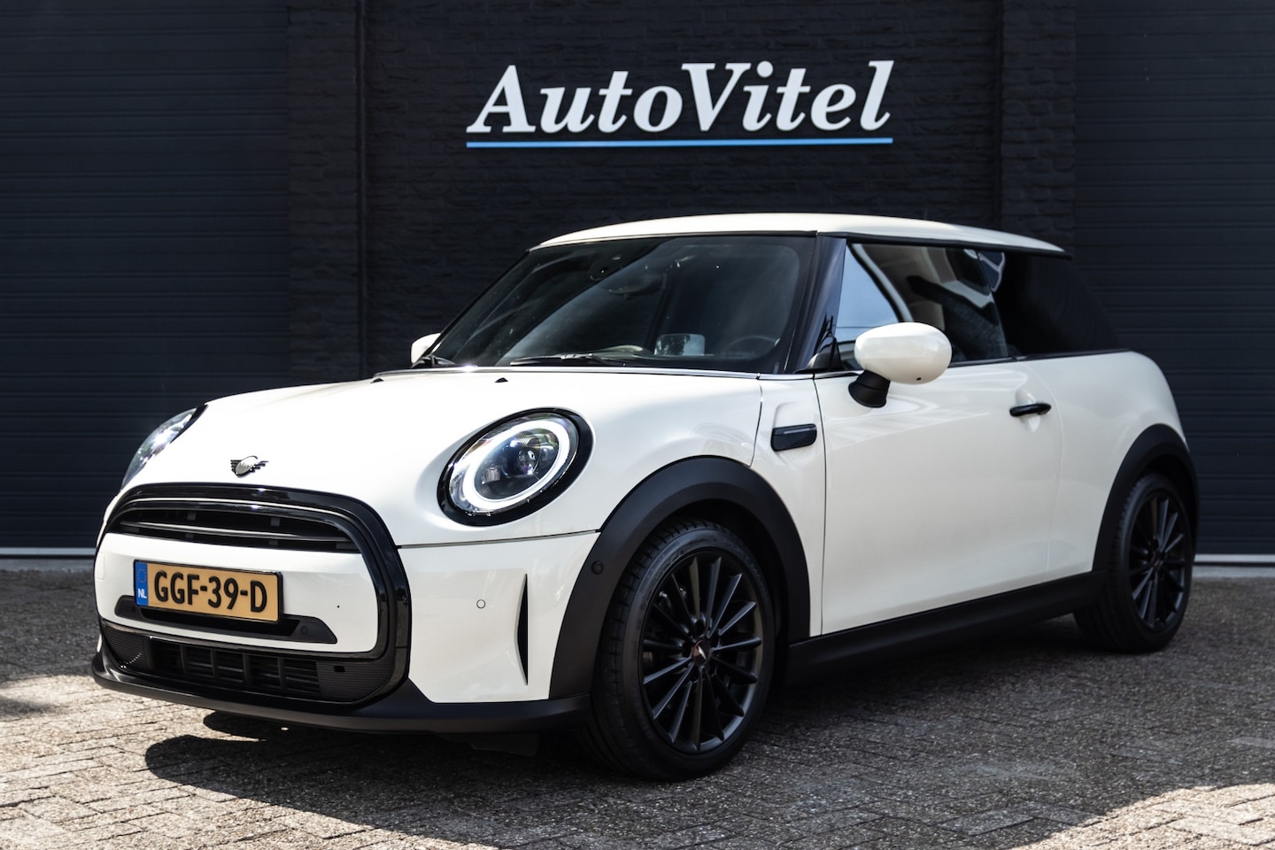 MINI Clubman - 1.5 Steptronic | Harman & Kardon | Sportleder | Head-up | Stoelverwarming | Black pack - AutoWereld.nl