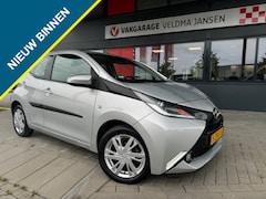 Toyota Aygo - 1.0 VVT-i X-PLAY + AIRCO/CAMERA/LMV/BT