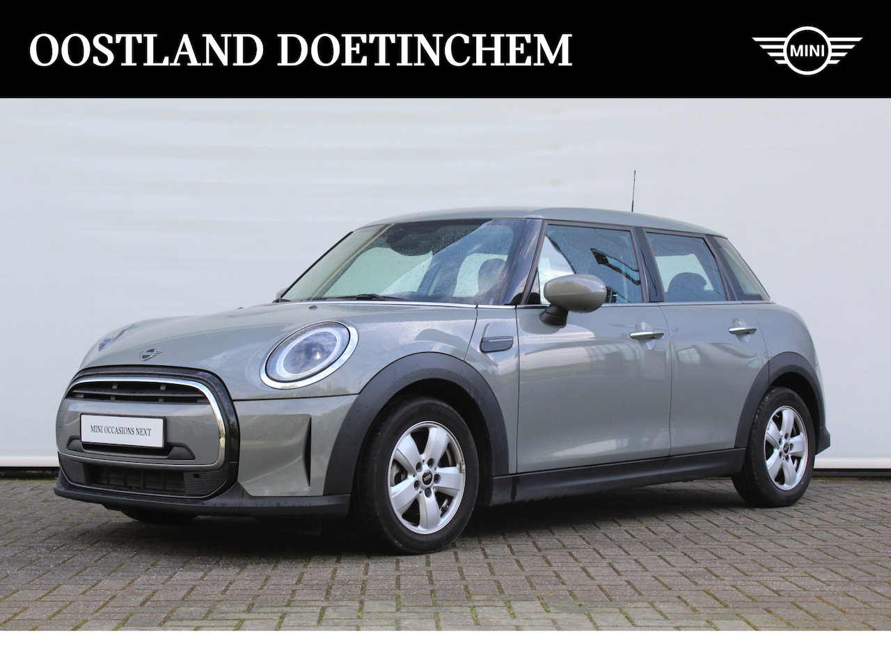 MINI Cooper - Hatchback Essential Automaat / Multifunctioneel stuurwiel / LED / PDC achter / Cruise Cont - AutoWereld.nl