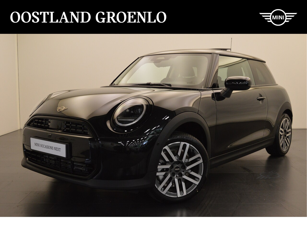 MINI Cooper - Hatchback C Classic Automaat / Panoramadak / Parking Assistant Plus / LED / Head-Up / Comf - AutoWereld.nl