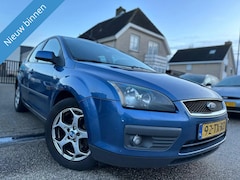 Ford Focus - 1.6-16V Futura