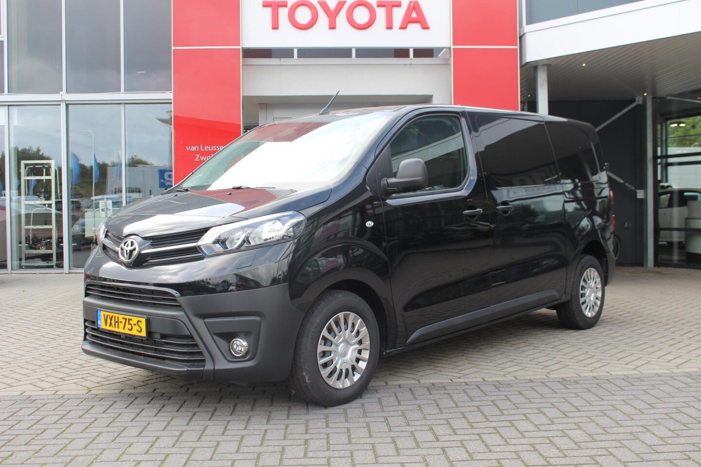 Toyota ProAce Worker - 2.0 D-4D LIVE NIEUW & DIRECT LEVERBAAR!!! APPLE/ANDROID CRUISE AIRCO BETIMMERING LAADRUIMT - AutoWereld.nl