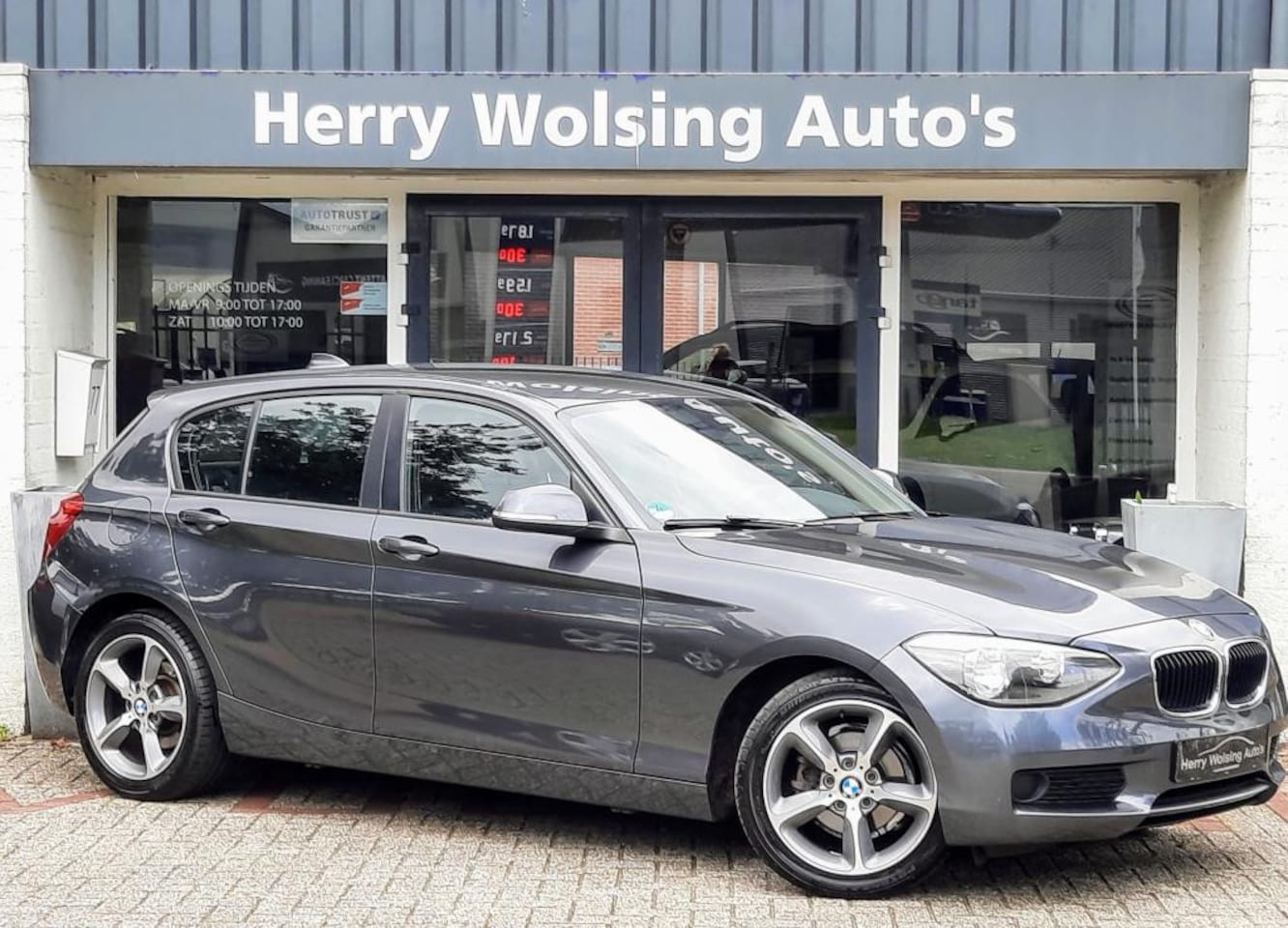 BMW 1-serie - 116i Atomaat 5 Drs Airco Pdc 17 inch 2e Eigenaar - AutoWereld.nl