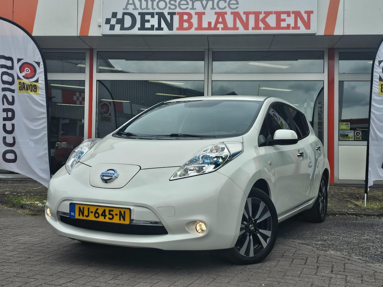 Nissan LEAF - Tekna 30 kWh BJ.2017 / Navi / Leer / Led / Keyless / 360 Camera / Climate Control / Topper - AutoWereld.nl