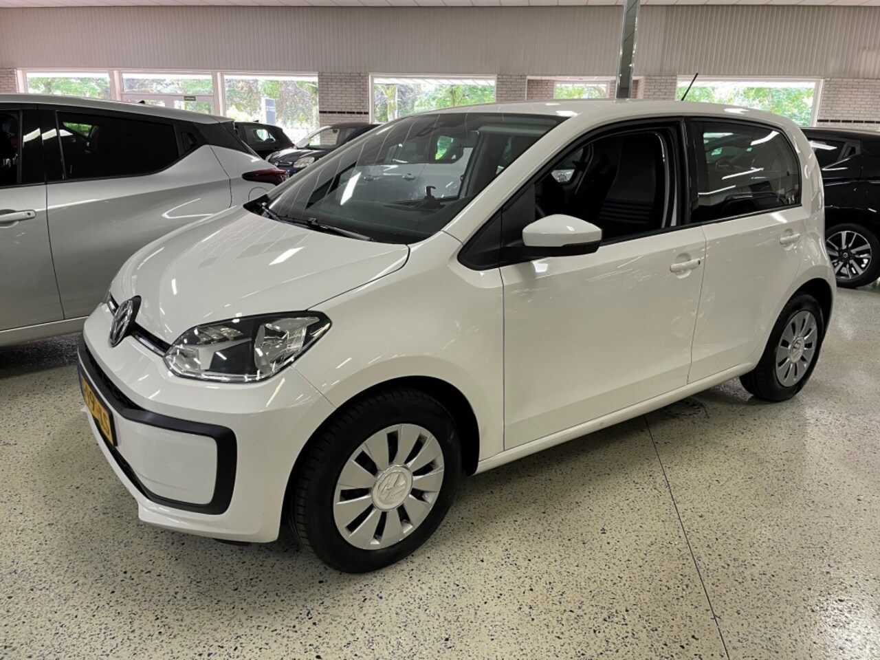 Volkswagen Up! - 1.0 LED / BLUETOOTH / AUX / AIRCO / ISOFIX - AutoWereld.nl