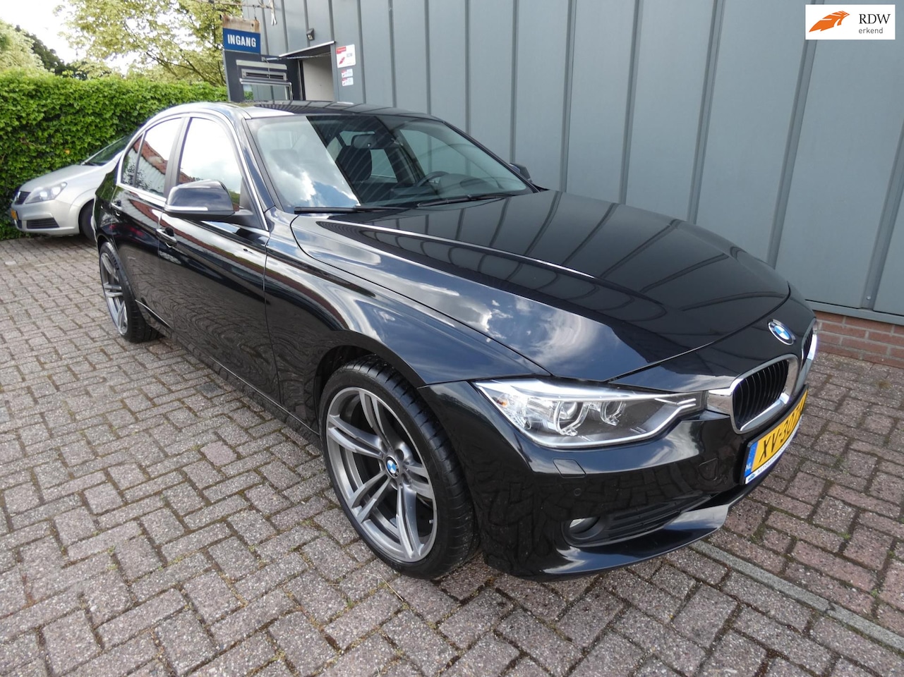 BMW 3-serie - 318d High Executive AIRCO//NAVI//CRUISE//STOELVERWARMING//CV+AB - AutoWereld.nl