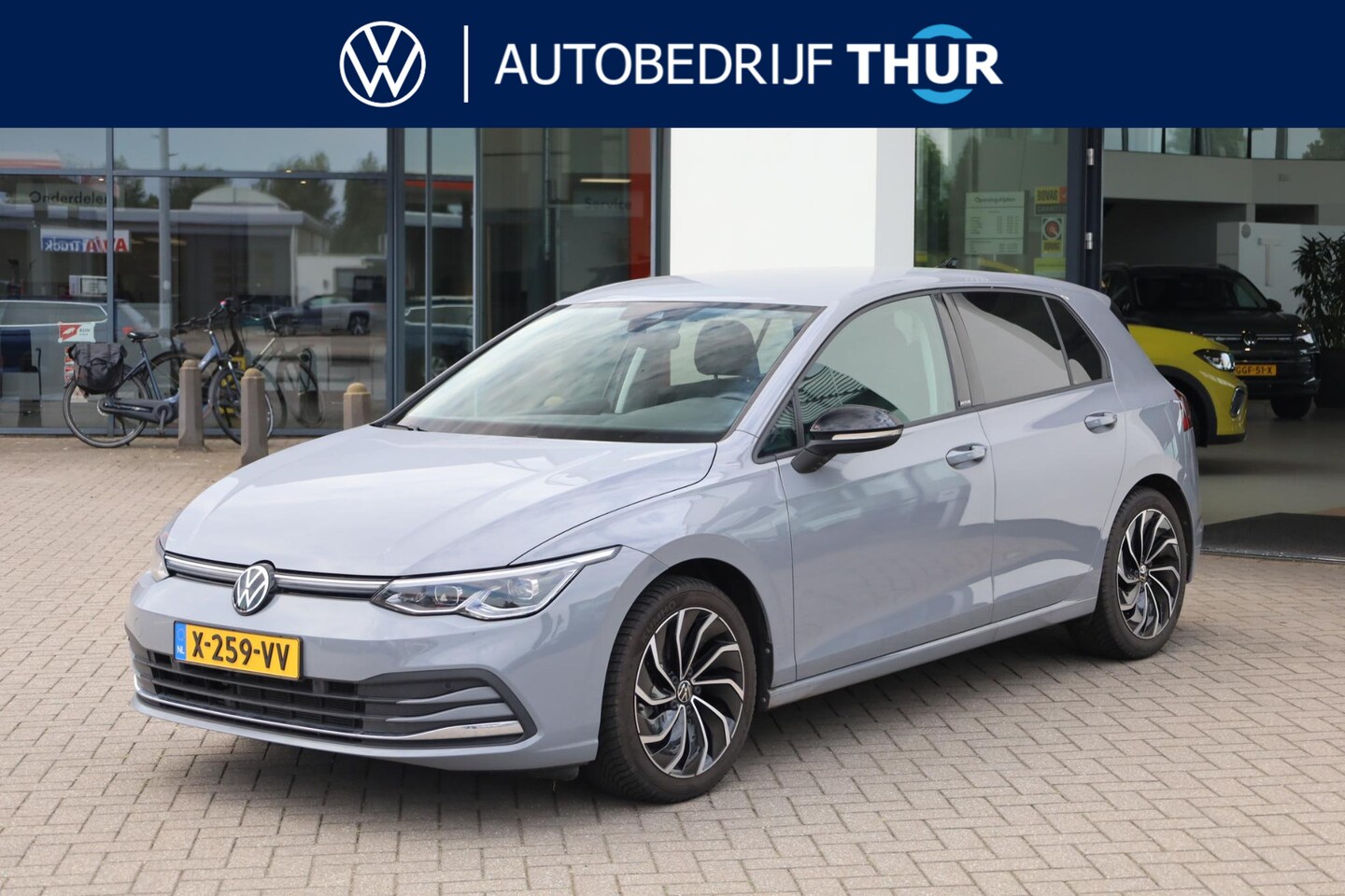 Volkswagen Golf - 1.5 TSI Active 130PK / 96kW, 17" 'Ventura' LMV, privacy glas, LED Plus koplampen, navigati - AutoWereld.nl