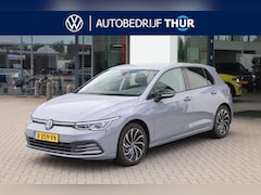 Volkswagen Golf - 1.5 TSI Active 130PK / 96kW, 17" 'Ventura' LMV, privacy glas, LED Plus koplampen, navigati