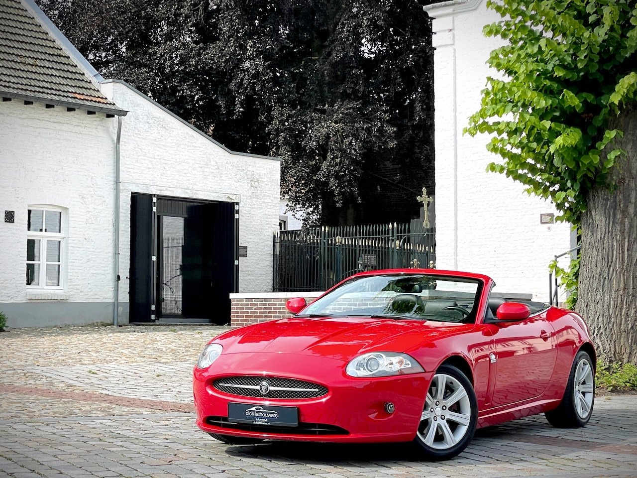 Jaguar XK - 4.2 V8 Convertible / 1 OWNER / SALSA RED / XK SPECIALIST - AutoWereld.nl