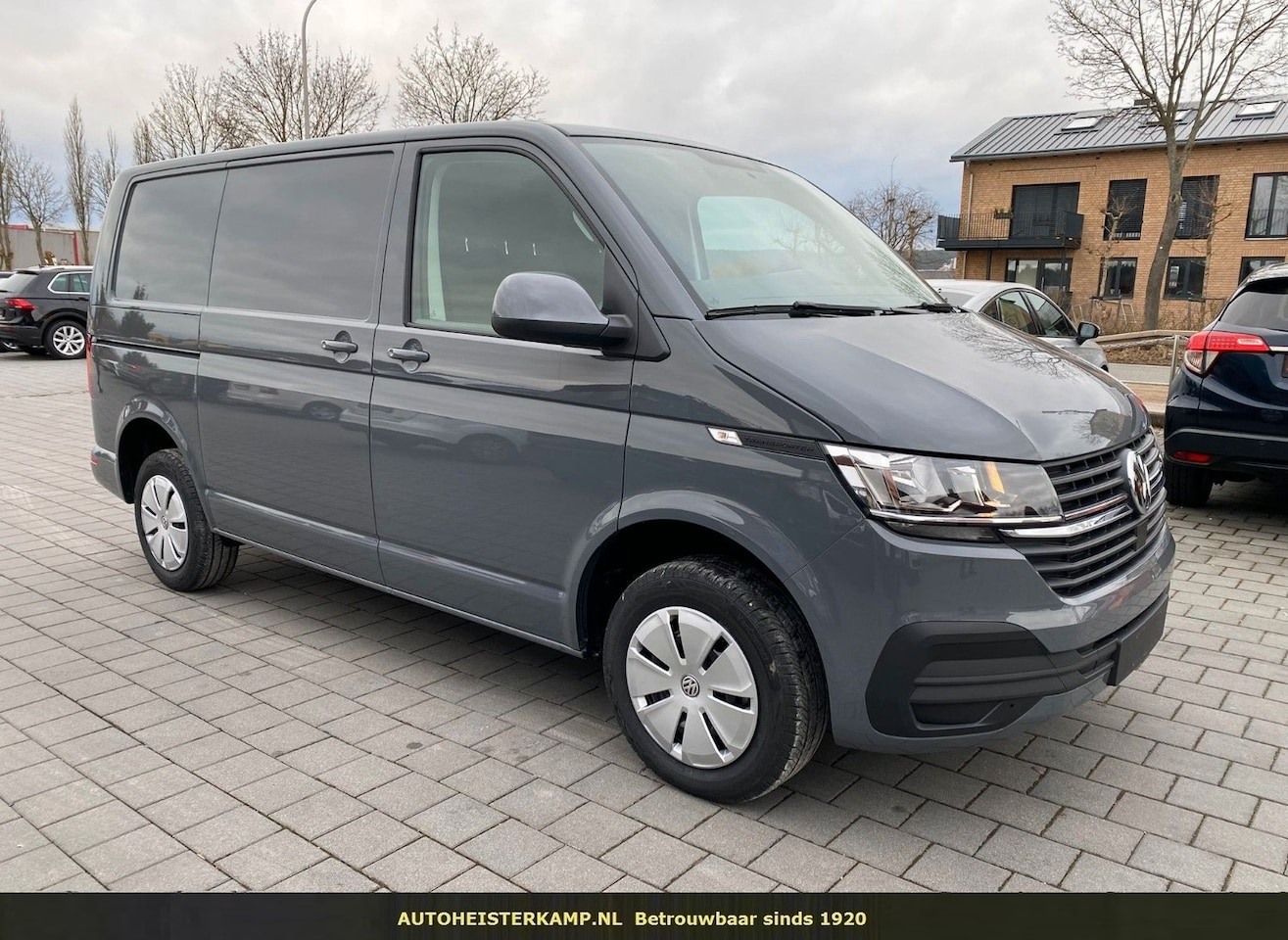 Volkswagen Transporter - T6.1 2.0 TDI 110 PK L1H1 28 Airco Stoelverwarming Radio Exterieur Pakket - AutoWereld.nl