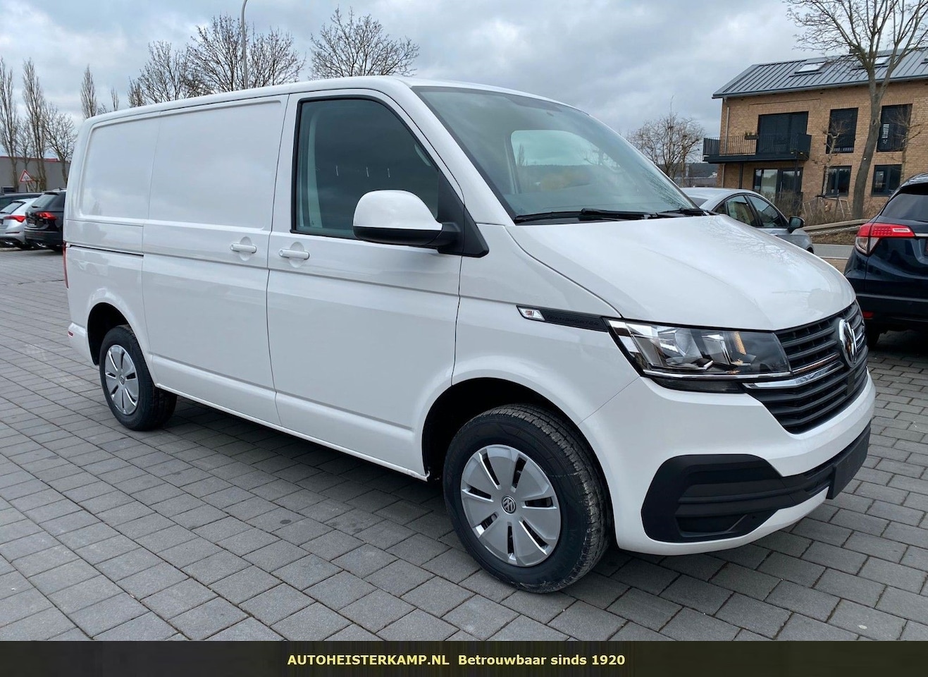 Volkswagen Transporter - T6.1 2.0 TDI 110 PK L1H1 28 Airco Stoelverwarming Radio Exterieur Pakket - AutoWereld.nl