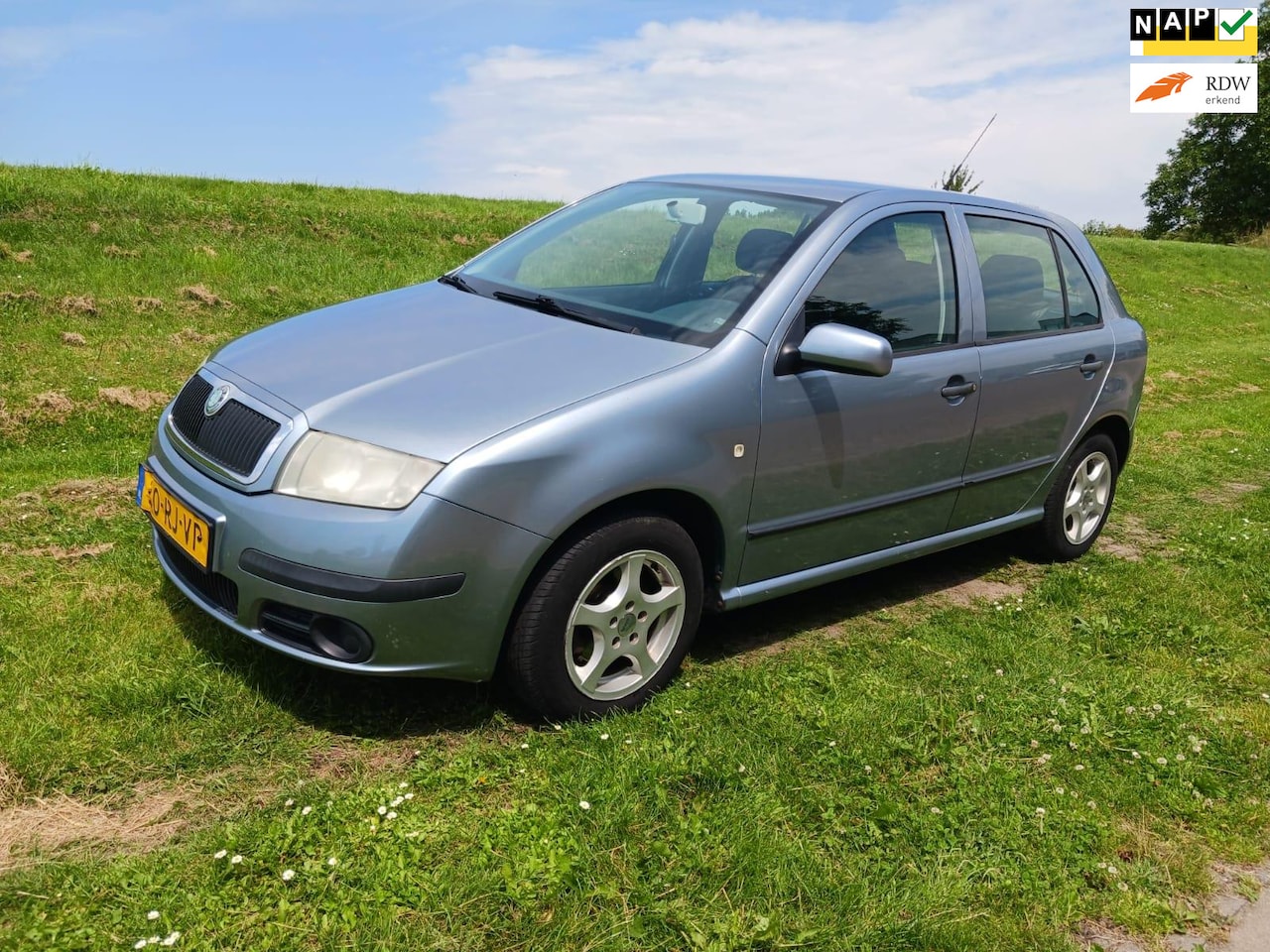 Skoda Fabia - 1.4i 16V Ambiente 5-drs Bleutooth bellen Airco Cruise Control LM Velgen Trekhaak - AutoWereld.nl