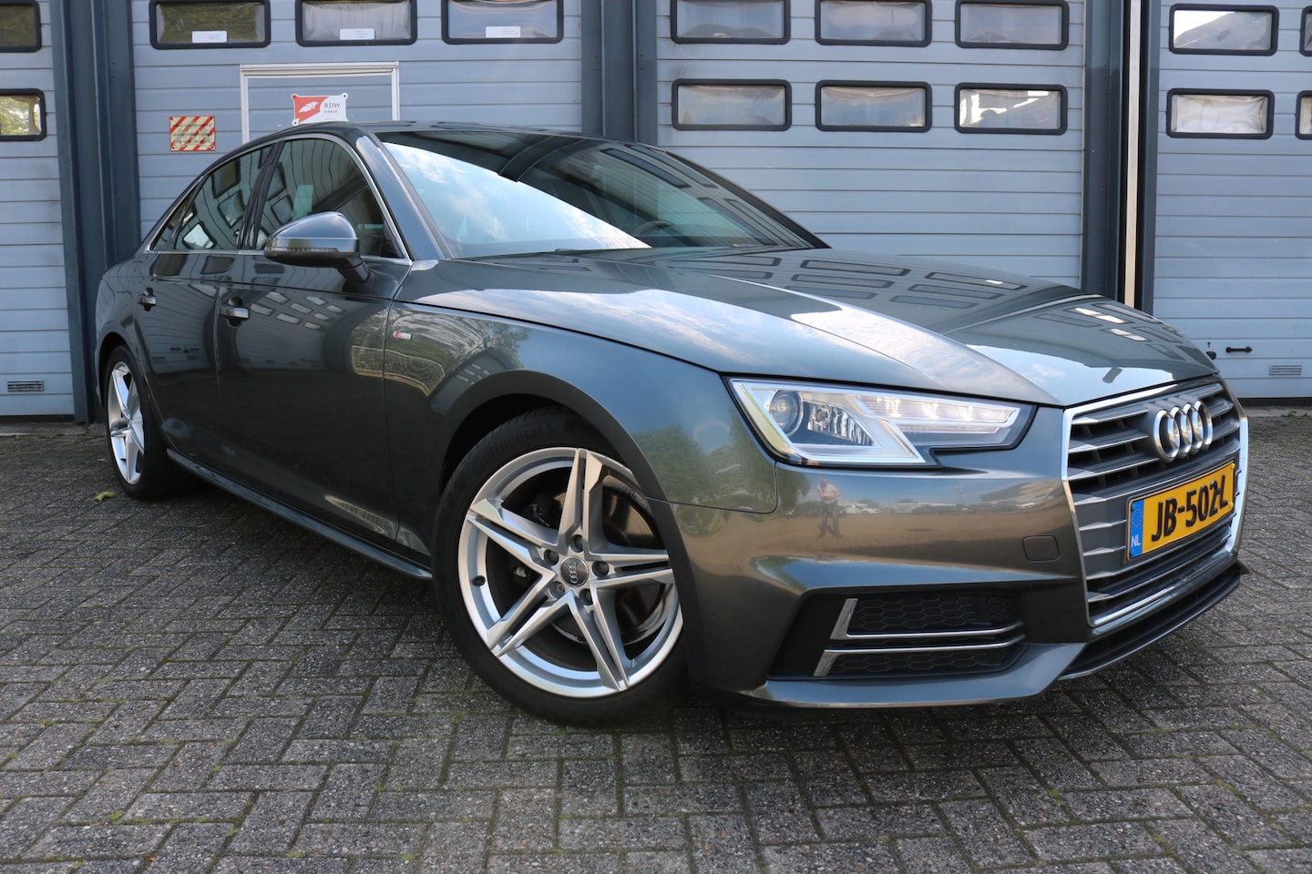 Audi A4 Limousine - 1.4 TFSI Autom S-line b+b Xenon Led Navi Leder Sportzetels 18inch T-haak Bj:2016 - AutoWereld.nl