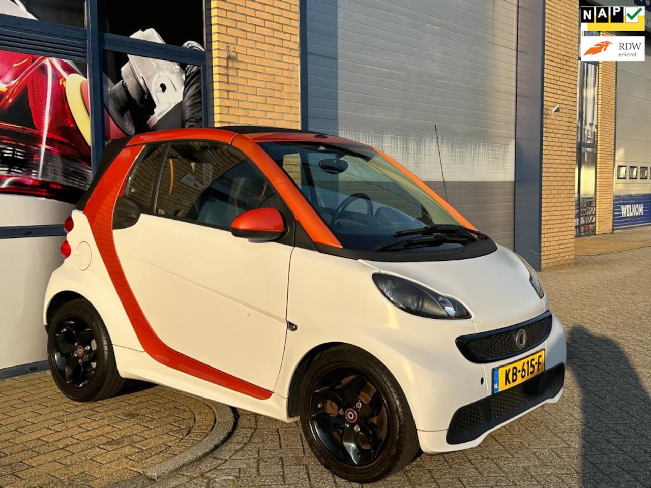 Smart Fortwo cabrio - 1.0 mhd Flashlight 1.0 mhd Flashlight, Zeer stoer, Airco, Apk, Nap, Automaat, Lichtmetaal, leder, Inruil moge - AutoWereld.nl