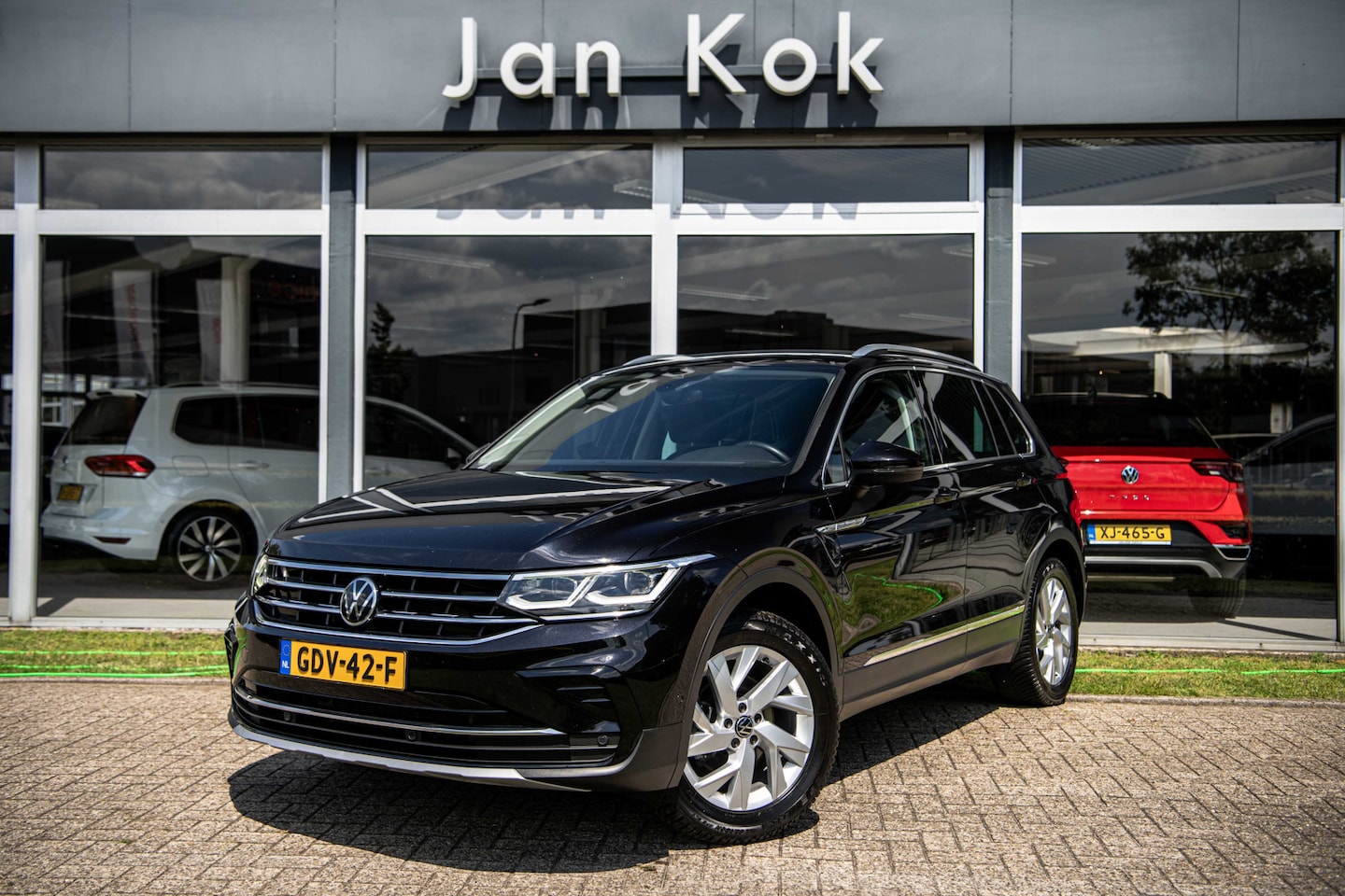 Volkswagen Tiguan - 1.5 TSi 150pk DSG-7 Elegance | IQ-LED | Alcantara | Virtual Cockpit - AutoWereld.nl