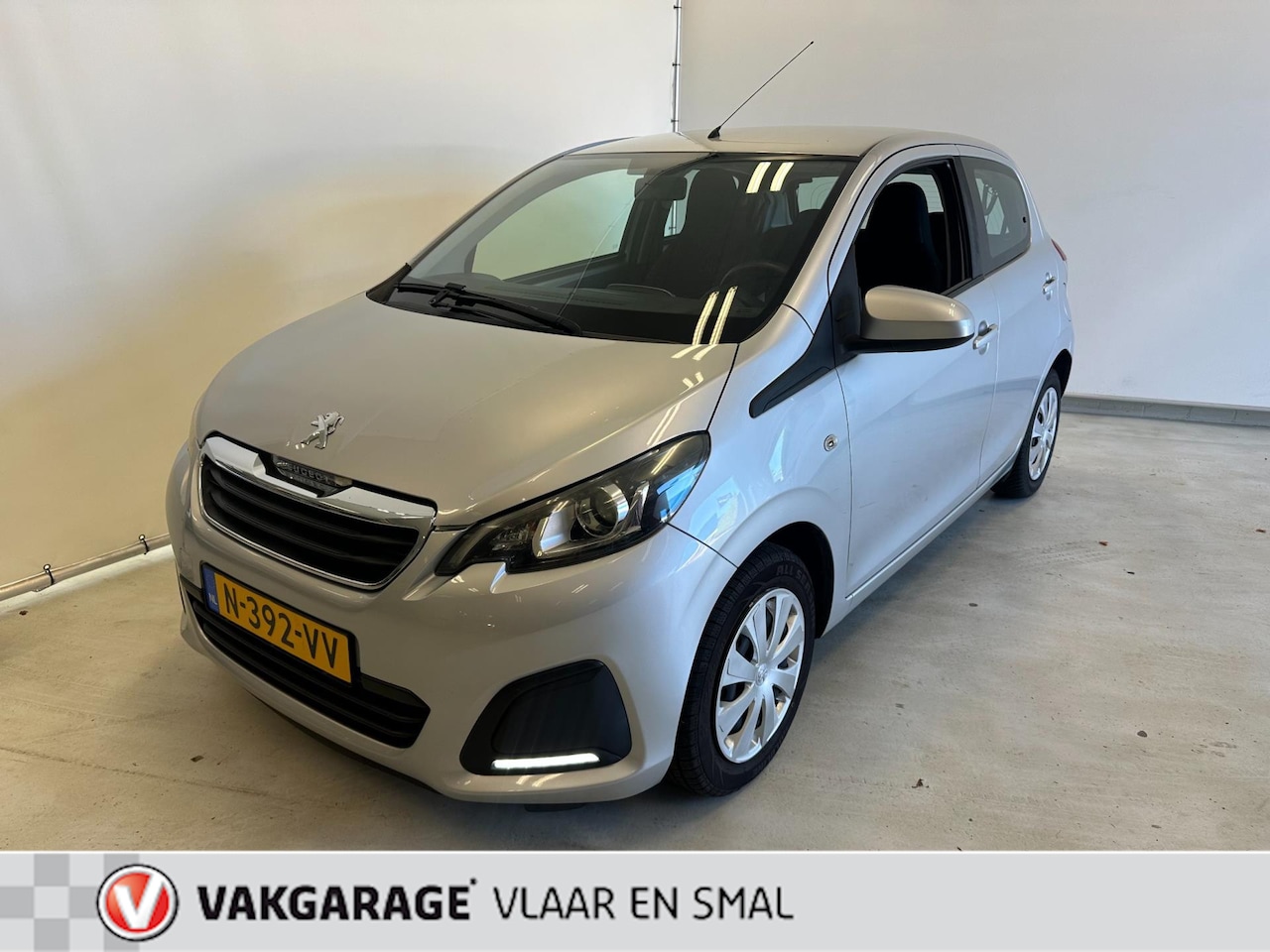 Peugeot 108 - 1.0 e-VTi Access 5 deurs -Airco-Led-Bleutooth-4 seizoensbanden. - AutoWereld.nl