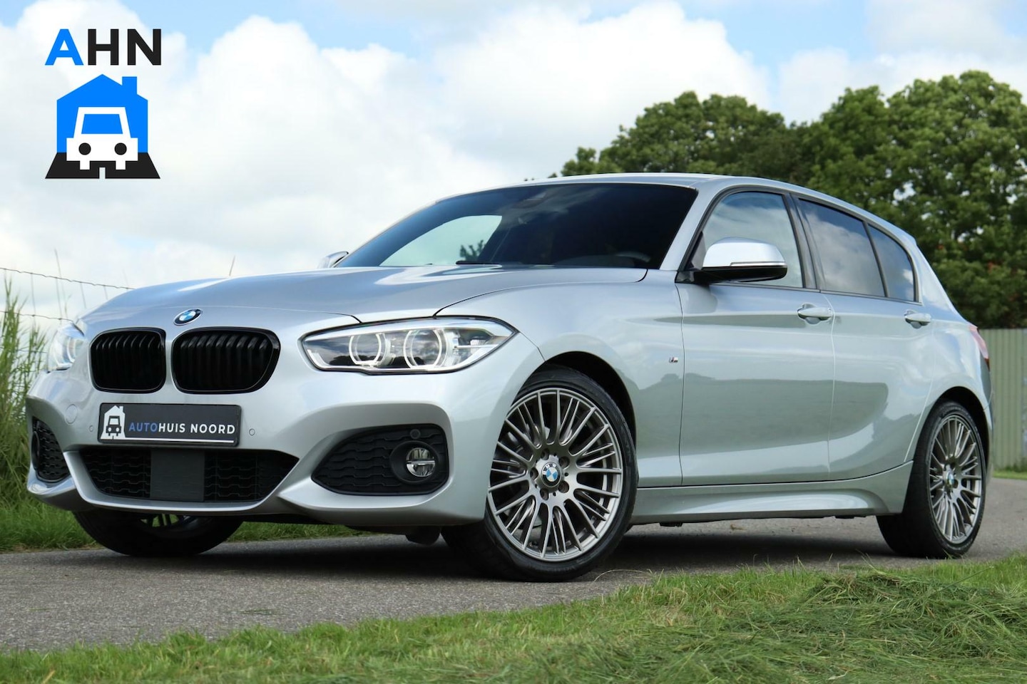 BMW 1-serie - 120i M-Sport / M-Pakket / LCI / 184PK / ACC / LED / Navi / 18" / Trekhaak! - AutoWereld.nl