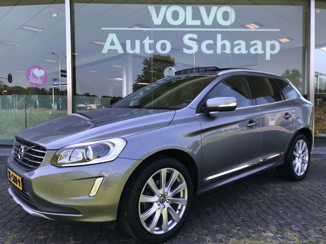 Volvo XC60 - 2.0 T6 Inscription Automaat | Rijklaar incl 12 mnd Bovag | Luxe Lederen dashboard Keyless - AutoWereld.nl