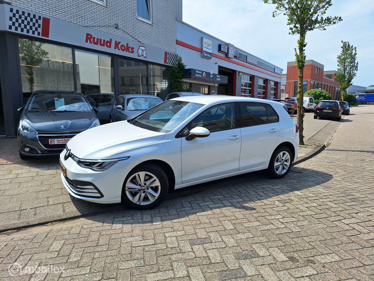 Volkswagen Golf - 1.0 TSI LIFE / Virtual / Lane Assist / Navigatie / - AutoWereld.nl