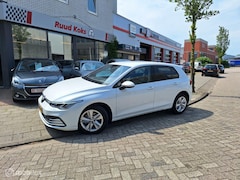 Volkswagen Golf - 1.0 TSI LIFE / NL-Auto / Lane Assist / Navigatie /