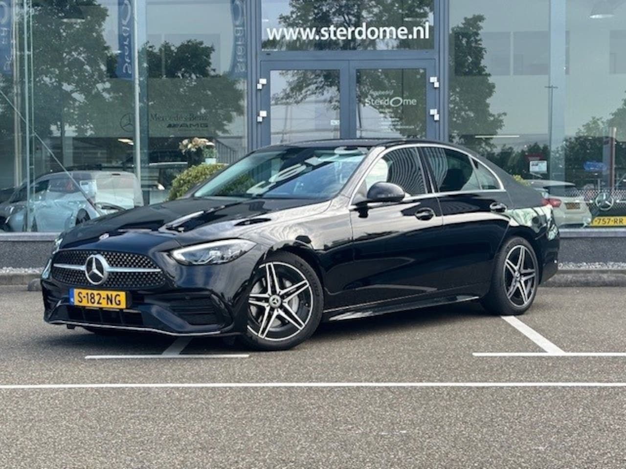 Mercedes-Benz C-klasse - 180 AMG Line l AMG styling l MBUX l DAB l Keyless Start l Stoelverwarming l achteruitrijca - AutoWereld.nl