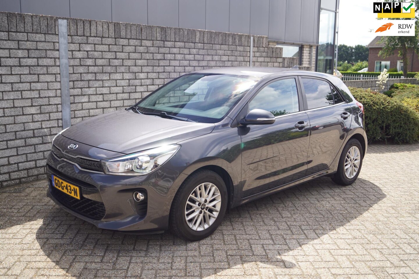 Kia Rio - 1.2 CVVT ExecutiveLine 5 Deurs Navi Camera Clima Cruise PDC Apple Carplay Dab Ontvanger LM - AutoWereld.nl