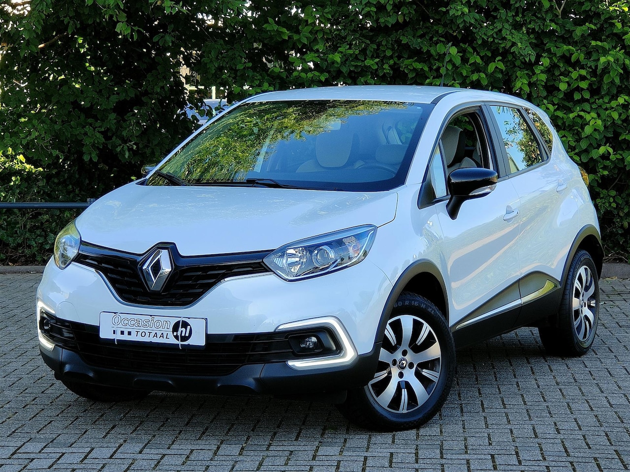 Renault Captur - TCe 90 Intens | Trekhaak | Keyless | DAB | Climate - AutoWereld.nl