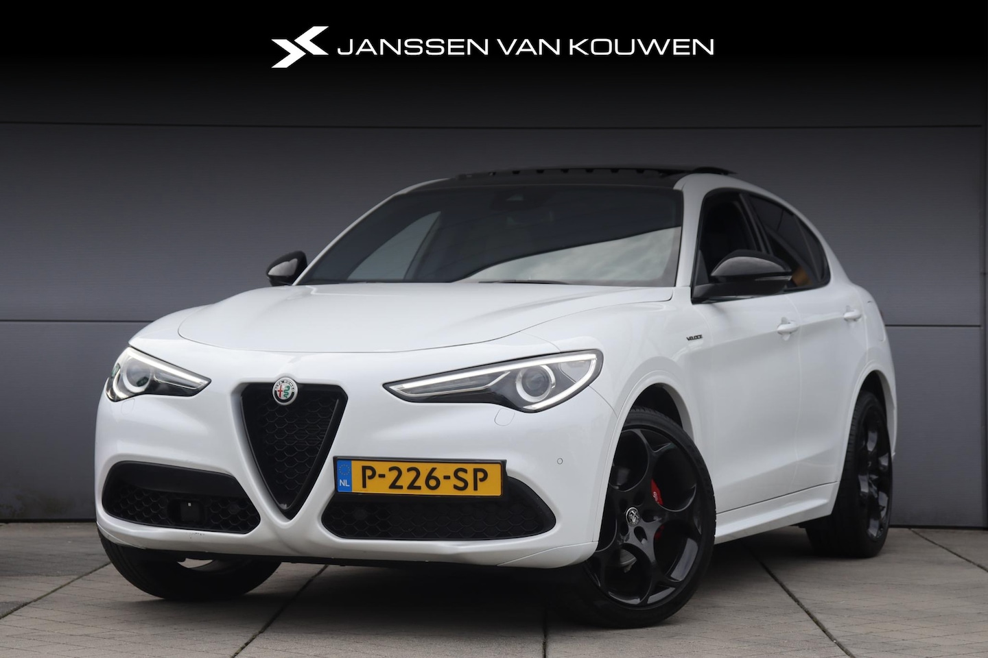 Alfa Romeo Stelvio - 2.0T 280pk AWD Veloce / Origineel NL / Panoramadak / HK Audio / 21'' - AutoWereld.nl