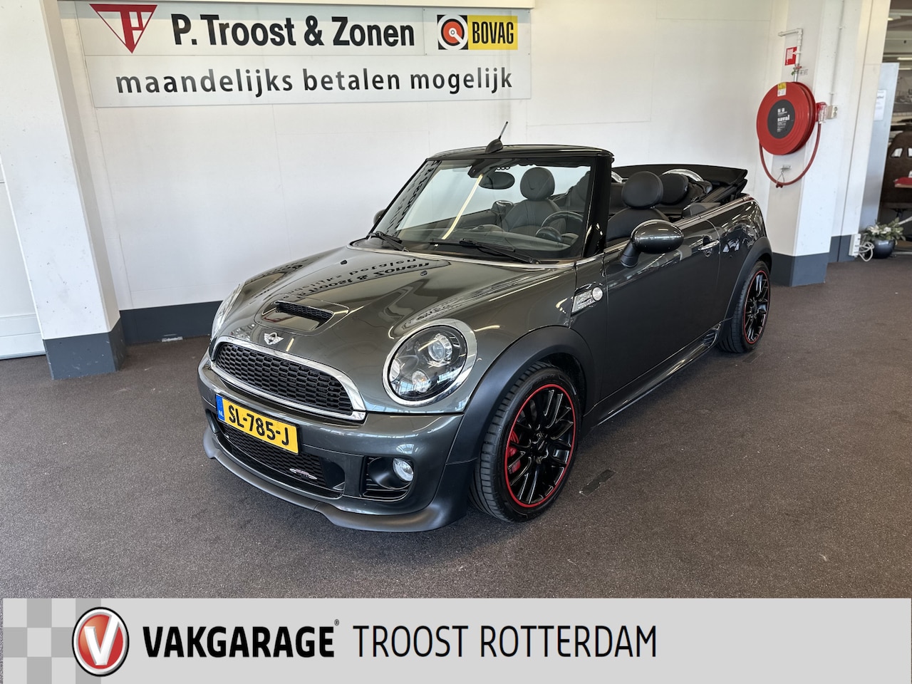 MINI Cabrio - Mini 1.6 John Cooper Works Navigatie/Leder/Parkeersensoren/Cruise control/Climate control/ - AutoWereld.nl