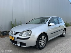 Volkswagen Golf - 1.6 FSI Comfortl Business