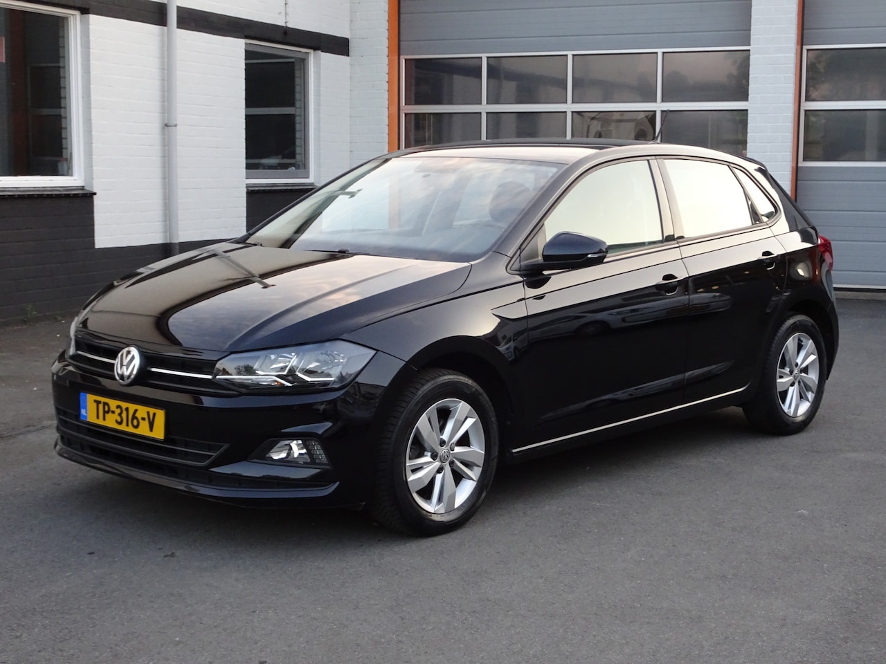 Volkswagen Polo - 1.0 TSI Comfortline Business Airco, cruise controle, navigatie, licht metalen velgen, enz. - AutoWereld.nl