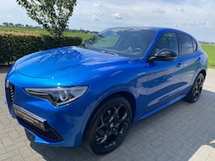 Alfa Romeo Stelvio - 2.0 T AWD Veloce Blu Misano Panorama dak Harman Kardon 21 inch