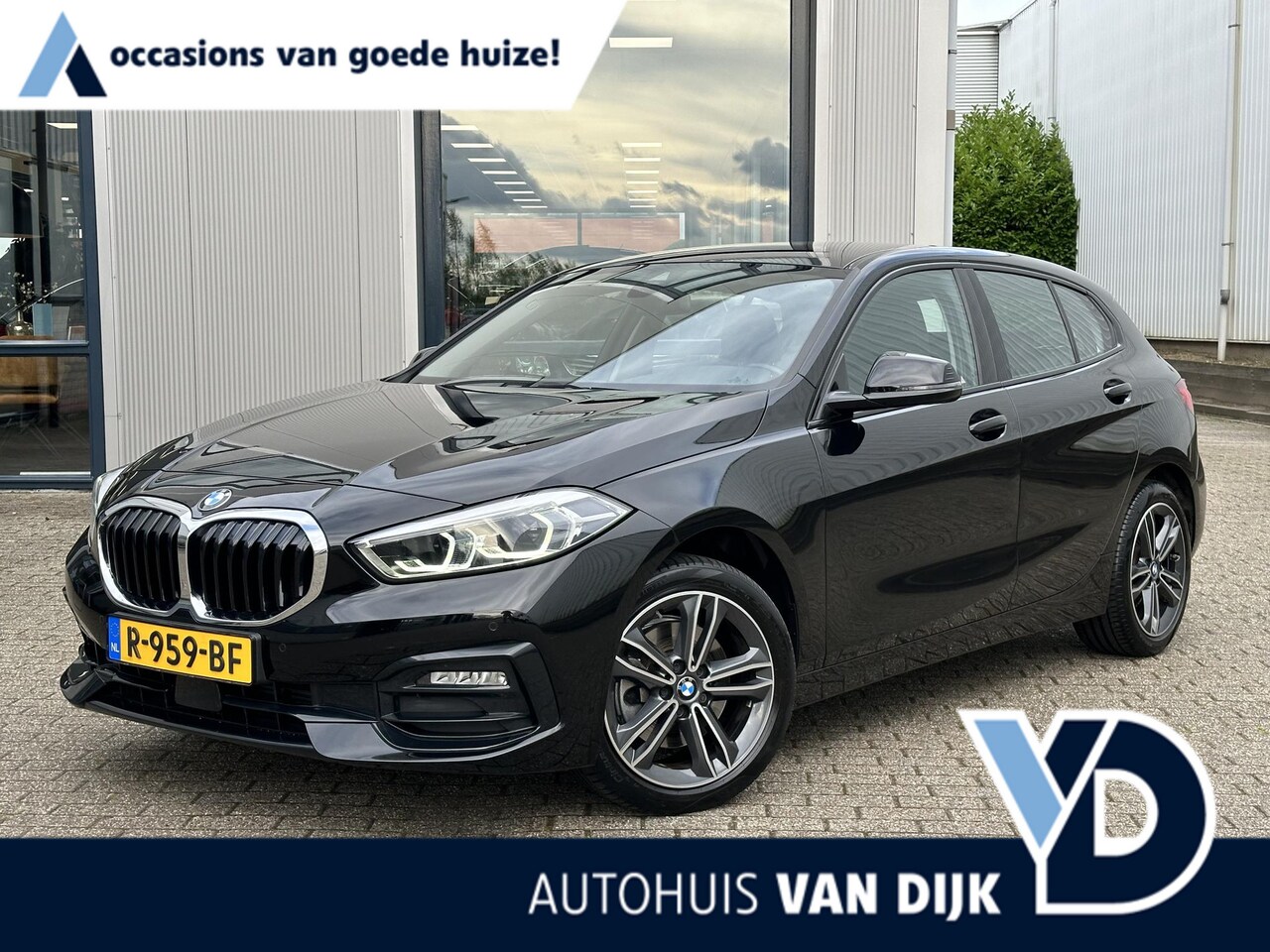 BMW 1-serie - 118i Business Edition Plus | Leder/Full LED/Sportstoel/Navi/Apple CarPlay - AutoWereld.nl