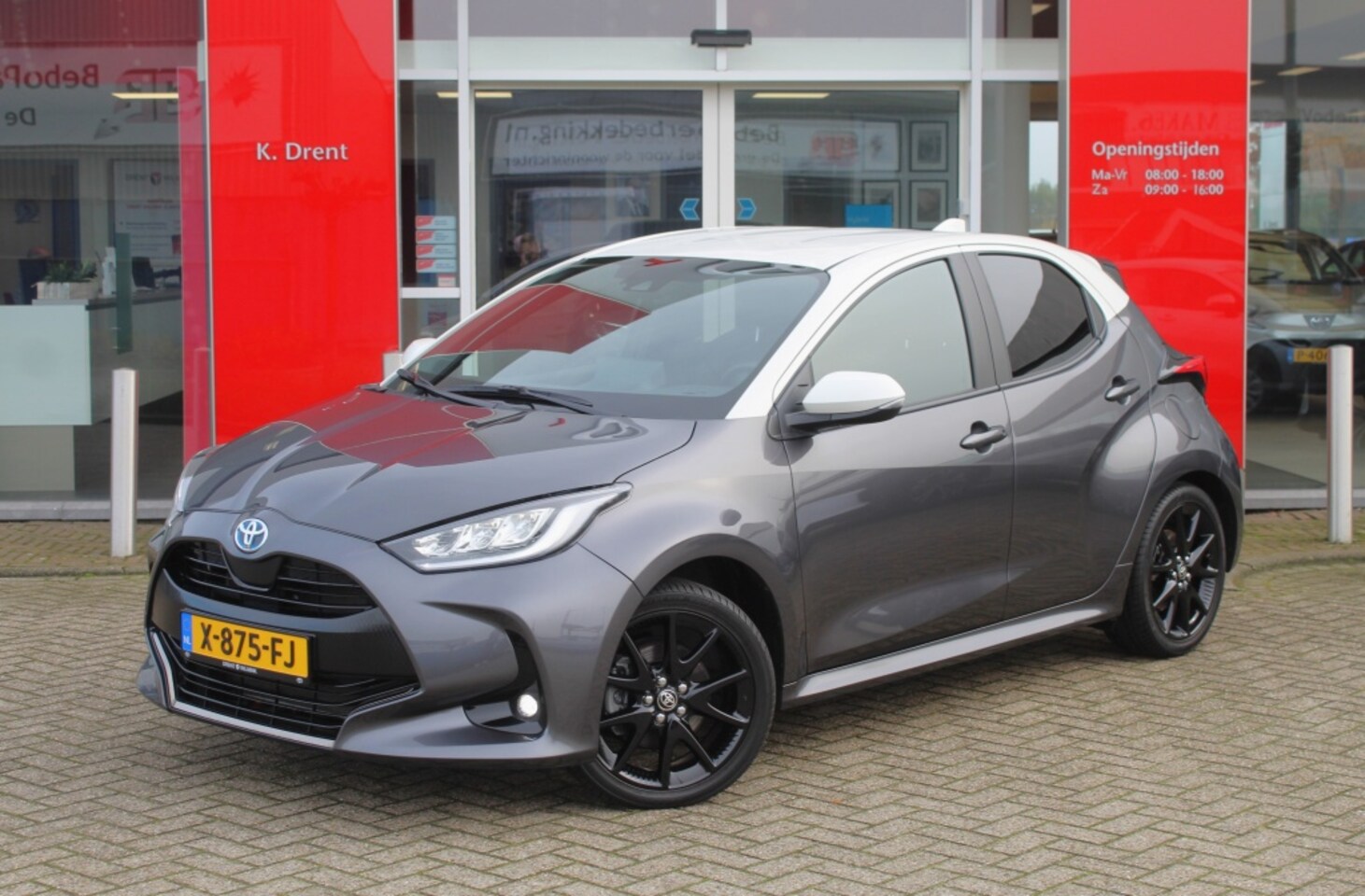 Toyota Yaris - 1.5 Hybrid Executive Bi-Tone Limited | Half Leder | Navi | Stoel - AutoWereld.nl