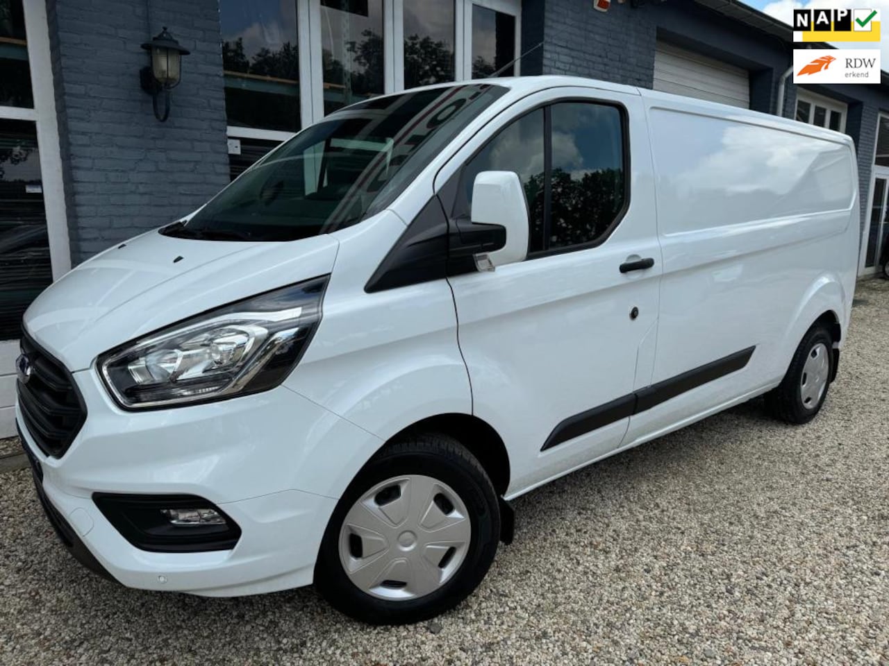 Ford Transit Custom - 300 2.0 TDCI L2H1 TREND AUTOMAAT, NIEUWSTAAT - AutoWereld.nl