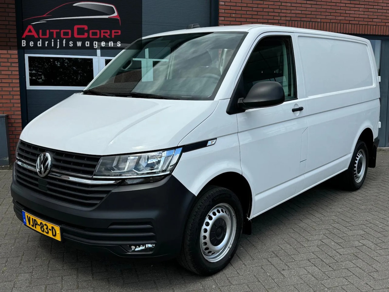 Volkswagen Transporter - 2.0 TDI L1H1 32 Highline Airco Carplay Cruise stoelverwarming - AutoWereld.nl