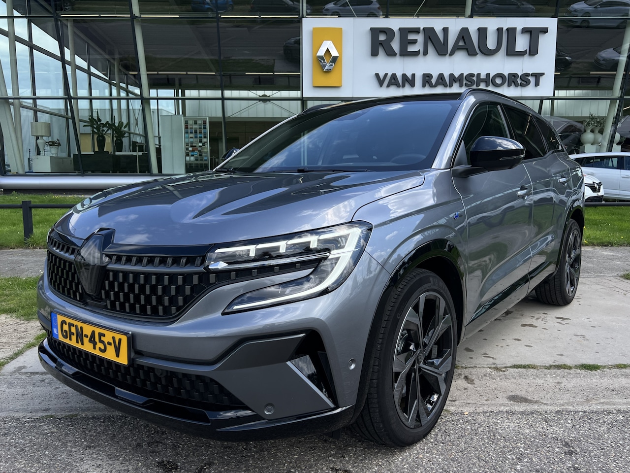 Renault Espace - E-Tech Hybrid 200 esprit Alpine 7p. / Automaat / Panorama / 360'' camera / Adaptive cruise - AutoWereld.nl