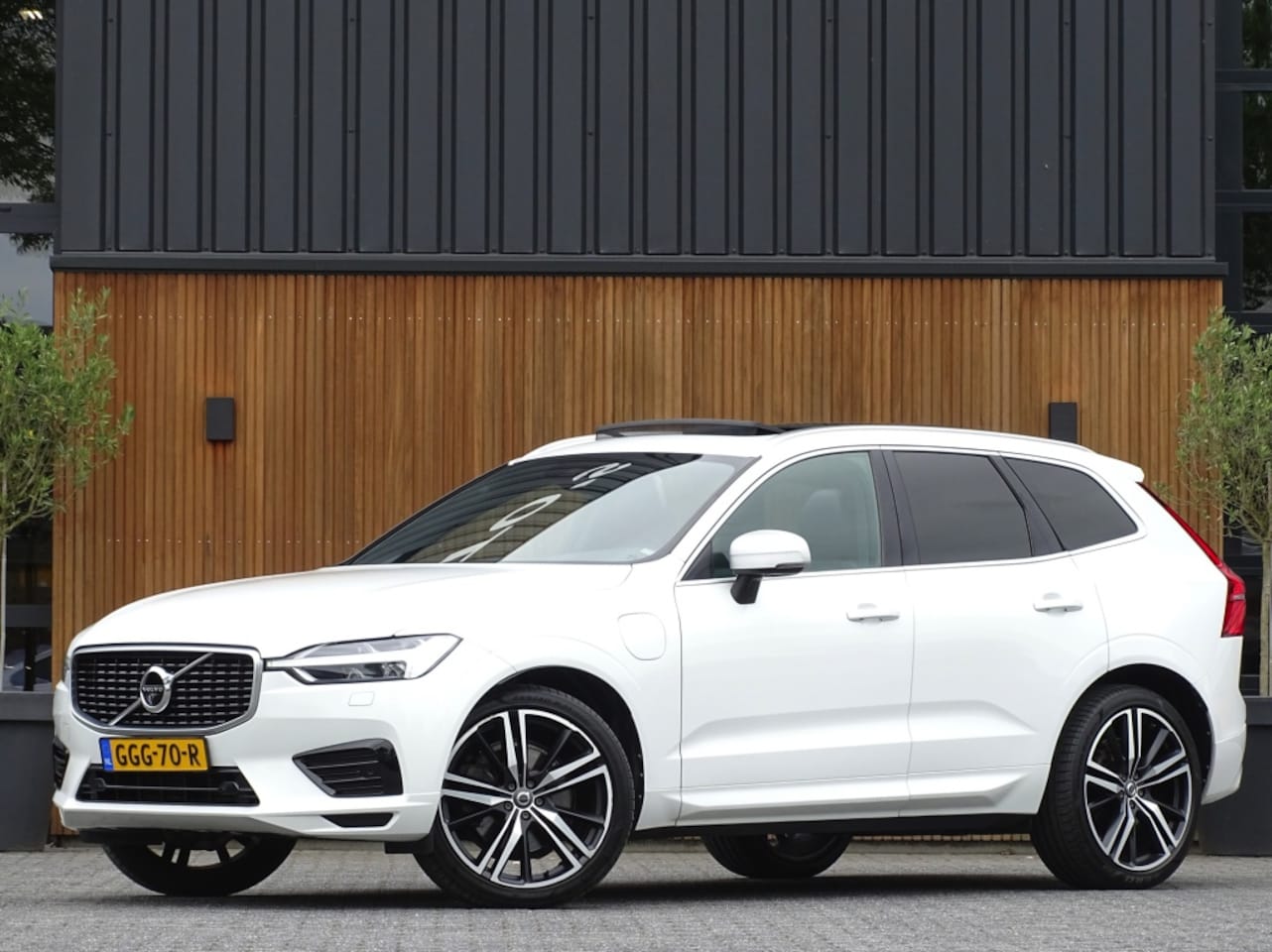 Volvo XC60 - T8 408PK Twin Engine AWD R Design / LED - AutoWereld.nl