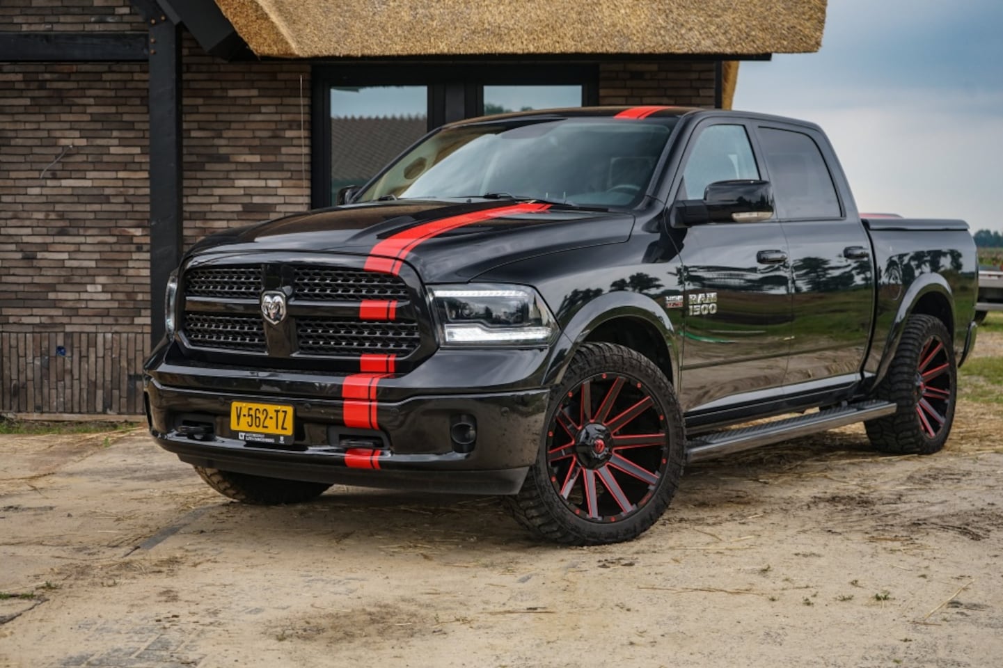 Dodge Ram 1500 - 5.7 V8 HEMI LARAMIE - AutoWereld.nl