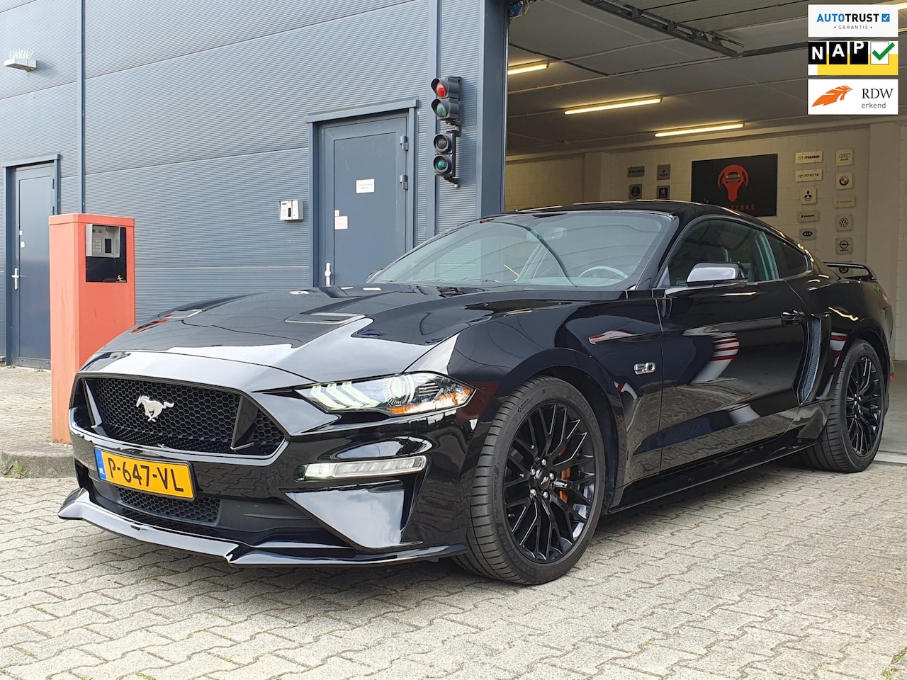 Ford Mustang Fastback - GT 5.0 V8 BLACK EDITION / 10-TRAPS !! / RECARO LEATHER SPORTSEATS / KEYLESS / CARPLAY / AP - AutoWereld.nl