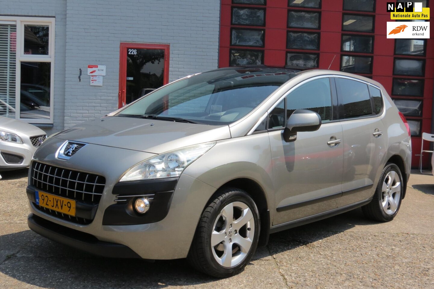 Peugeot 3008 - 1.6 VTi Première 1.6 VTi Première ,PANO DAK CLIMA, HEAD UP - AutoWereld.nl