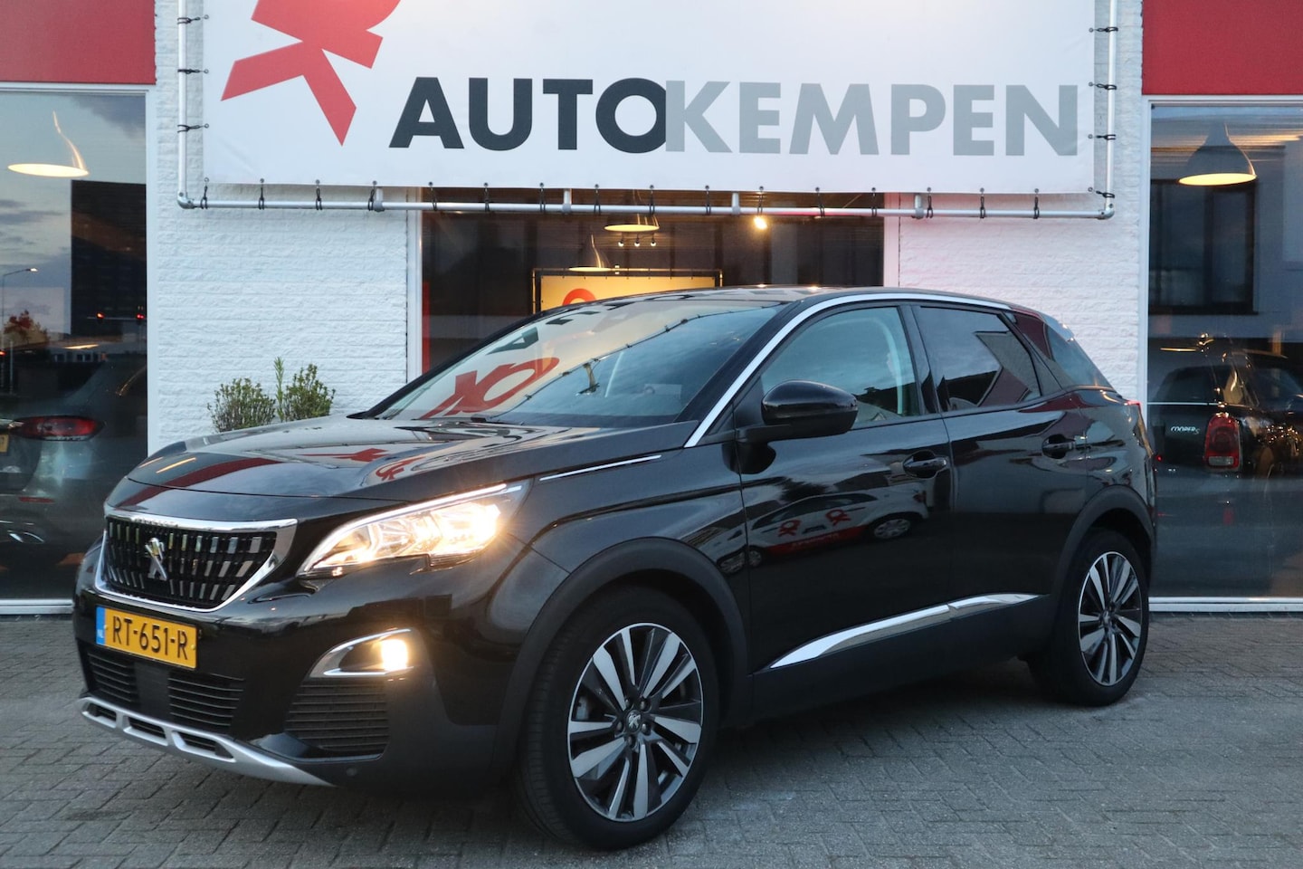 Peugeot 3008 - 1.2 PT BLUE LEASE PREMIUM MEMORY|APPLE-PLAY|CAMERA|DEALERONDERHOUDEN - AutoWereld.nl