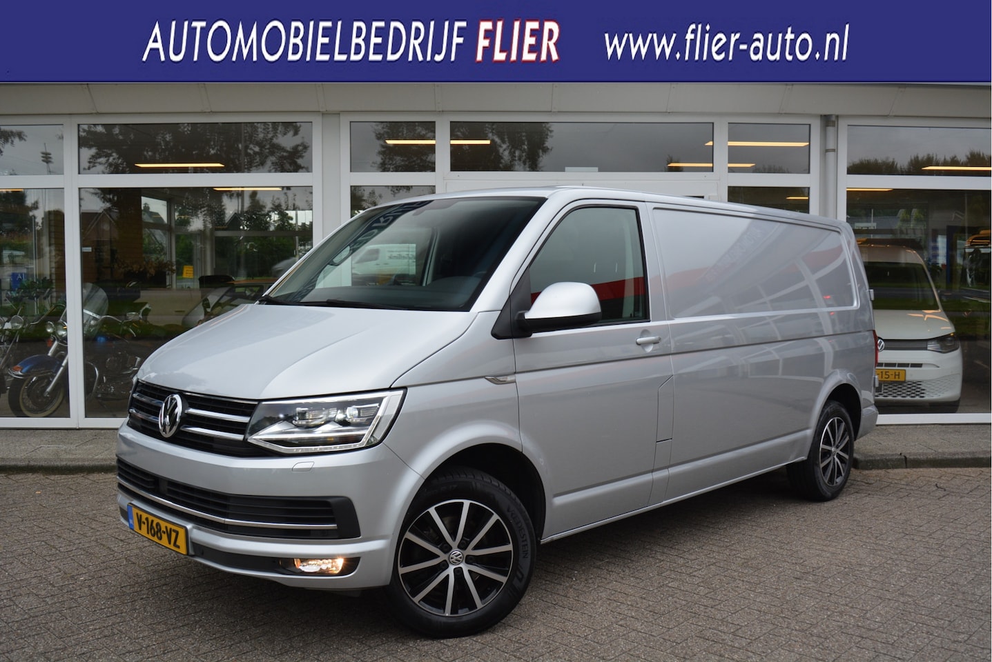 Volkswagen Transporter - 2.0 150PK L2H1 Highline Executive Plus | DSG | LED | Adaptive | PDC | - AutoWereld.nl