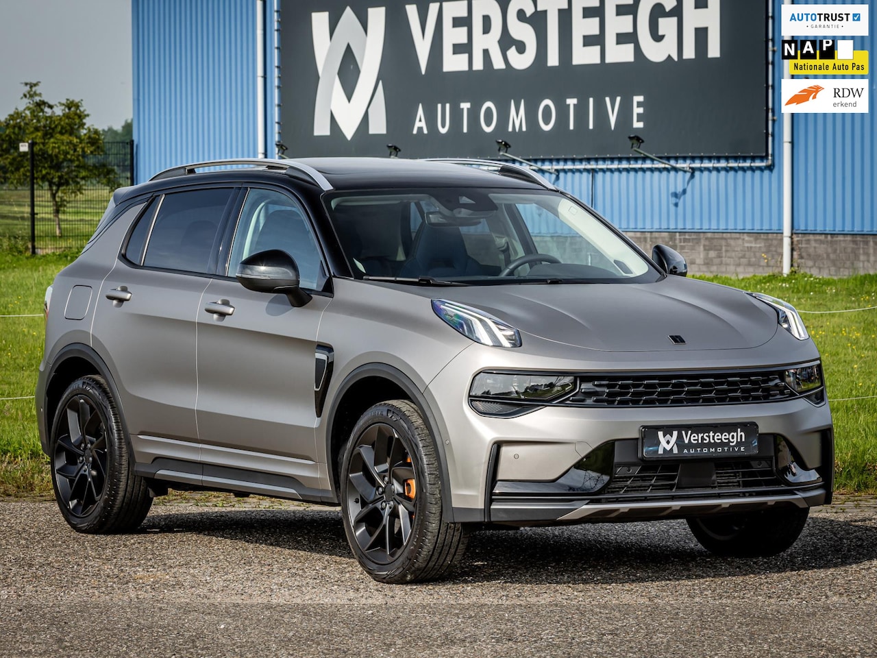 Lynk & Co 01 - 1.5 Plug-In Hybrid 262pk | Matt Grey | Blacked Out - AutoWereld.nl