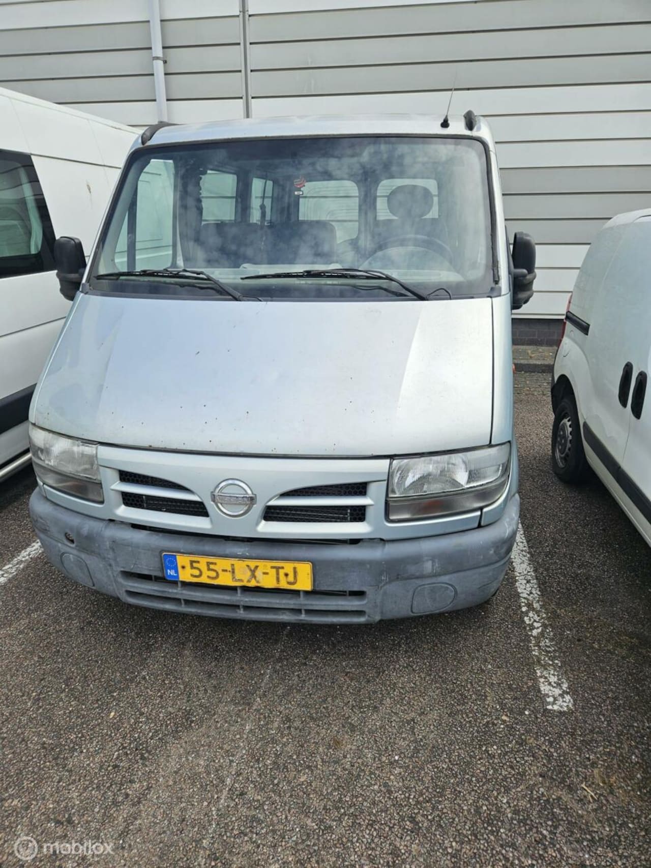 Nissan Interstar Minibus - 90.28-358M 2.2 dCi EXPORT! - AutoWereld.nl