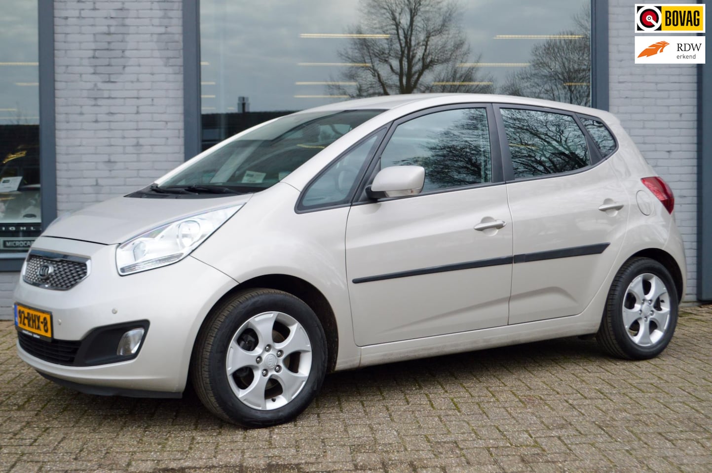 Kia Venga - 1.6 CVVT X-ecutive Automaat | Navi | Clima | Trekhaak - AutoWereld.nl