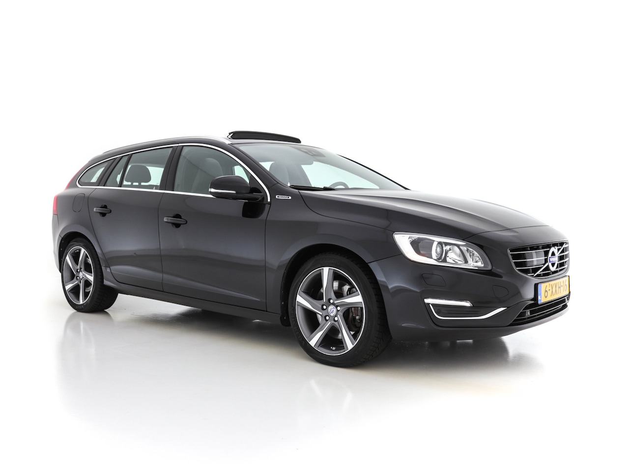 Volvo V60 - 2.4 D6 AWD Plug-In Hybrid Summum Tecnology-Pack Aut. *SUNROOF | VOLLEDER | BI-XENON | NAVI - AutoWereld.nl