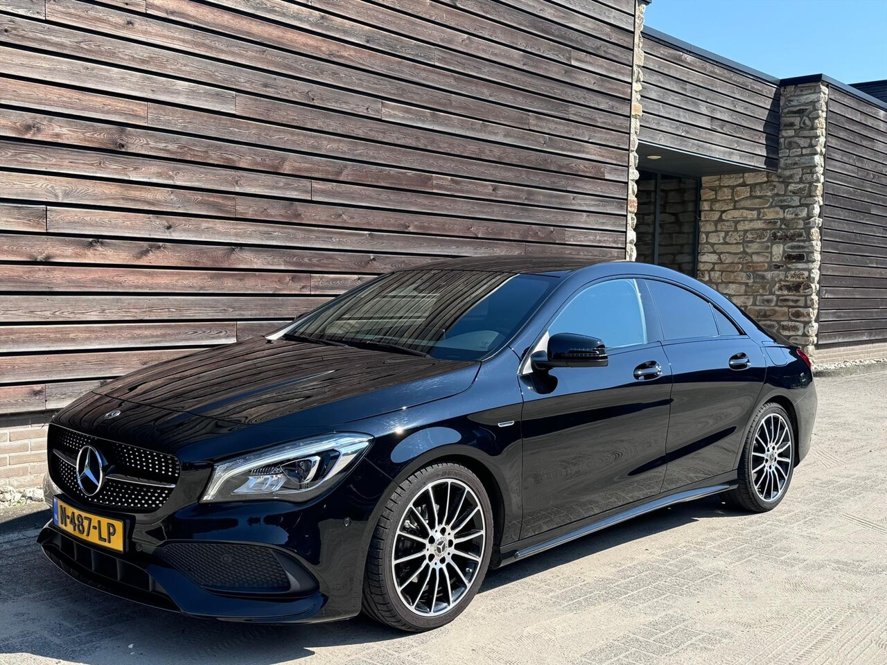 Mercedes-Benz CLA-Klasse - 180 122pk 7G-DCT AMG Line Prestige - AutoWereld.nl