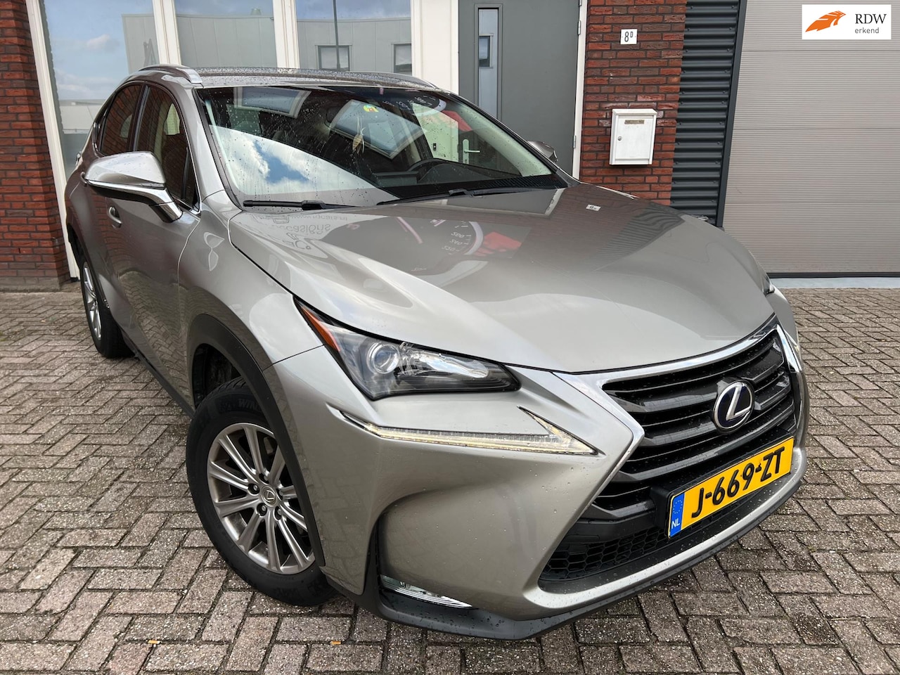 Lexus NX - 300h / Camera / Navi / AUT / Cruise / Clima - AutoWereld.nl