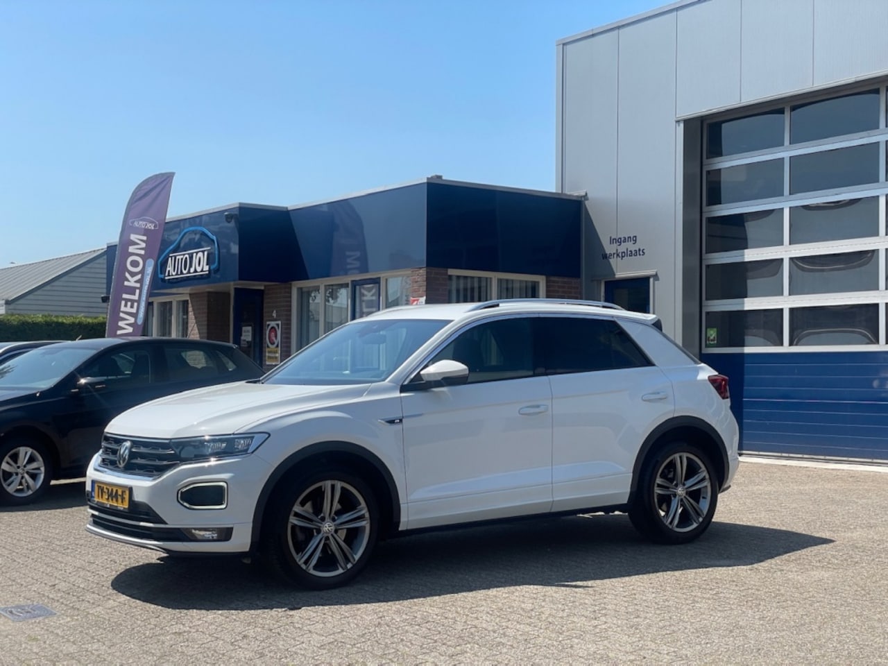 Volkswagen T-Roc - 1.5 TSI Sport R-line | LED | trekhaak - AutoWereld.nl